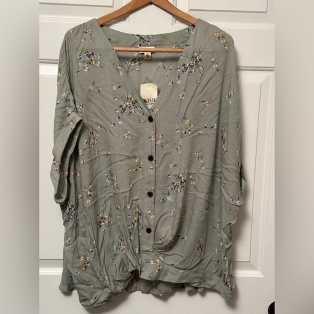 Ana Floral Twist Front Top